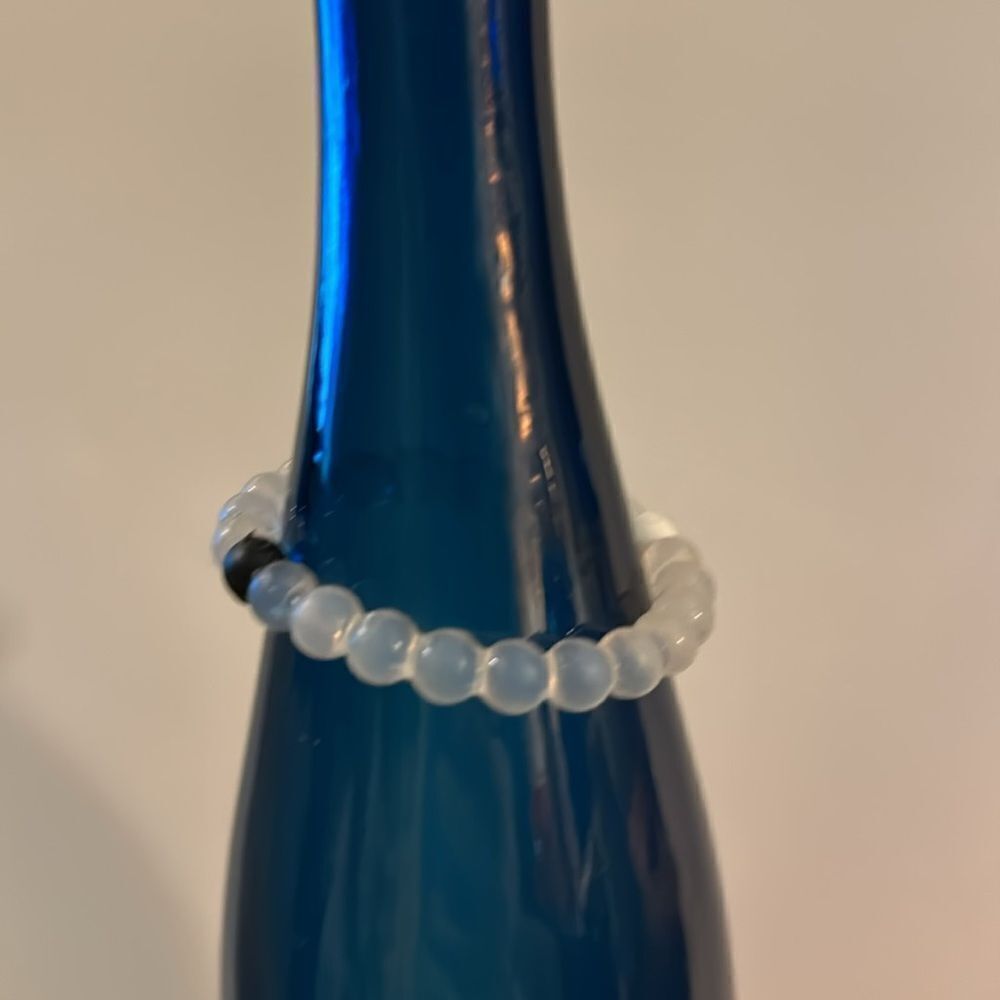 Lokai classic bracelet - Picture 2 of 3